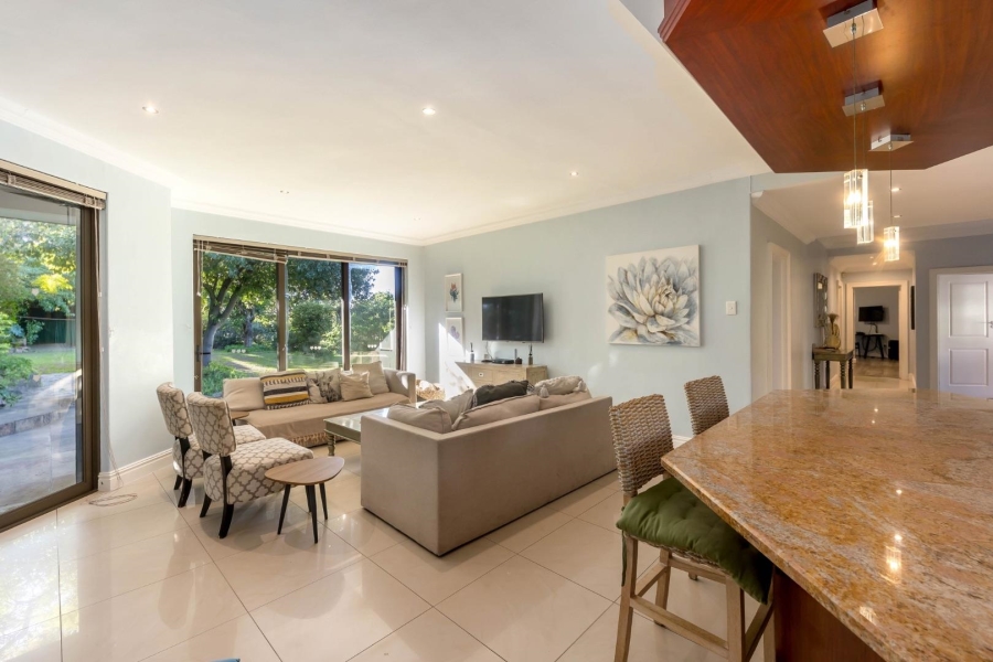 To Let 4 Bedroom Property for Rent in Tamboerskloof Western Cape